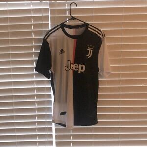 Juventus 19/20 home jersey